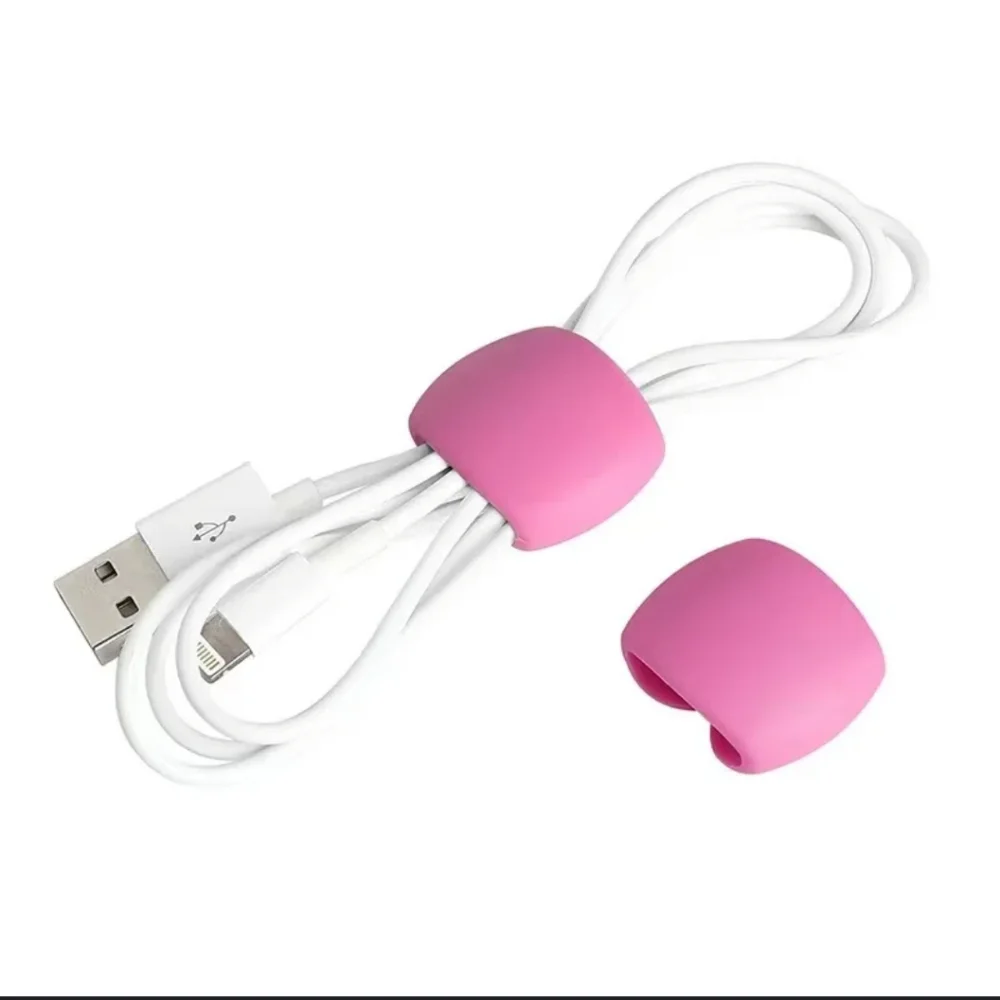 2 cord clip holders
